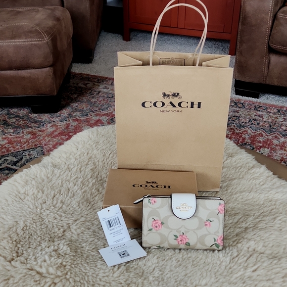 NWT IOB Coach Medium Corner Zip Signature Flower Print Wallet πππΈ - Picture 3 of 16